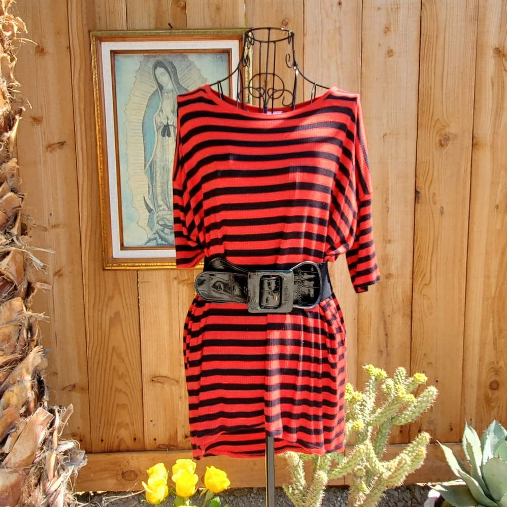 Sassy Retro Black and Red Lularoe Irma XS tunic